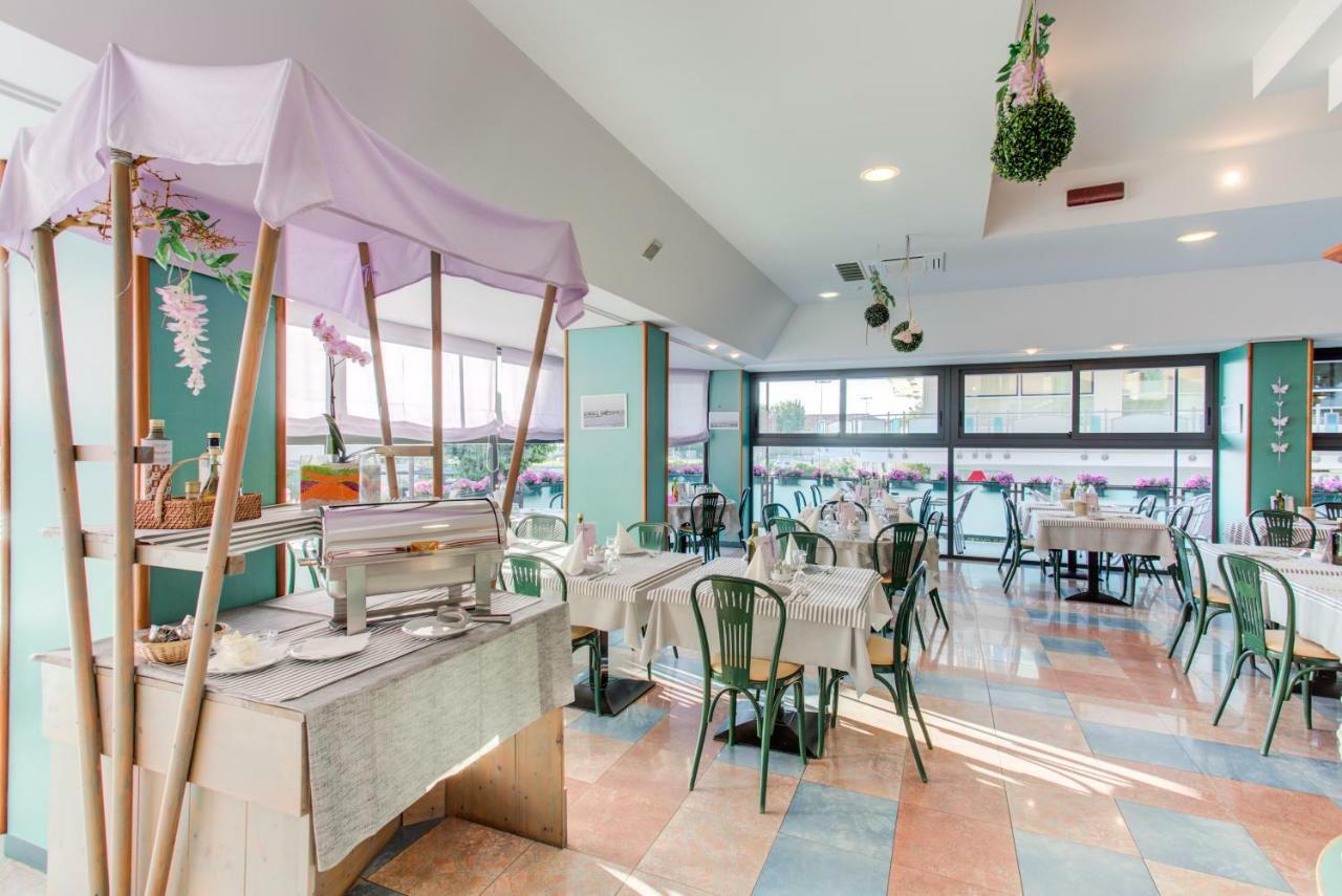 Hotel Nevada Bellaria-Igea Marina Exterior photo